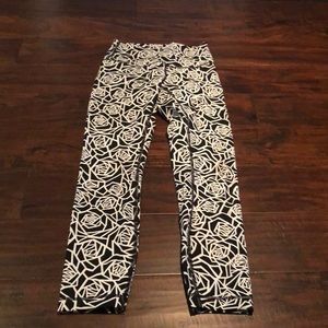 Lululemon like new abstract rose tights